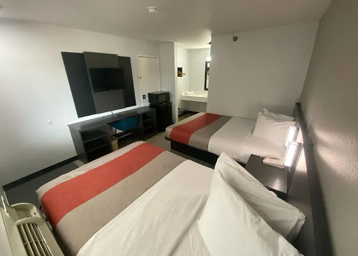 Motel 6-Windsor Locks, Ct - Hartford