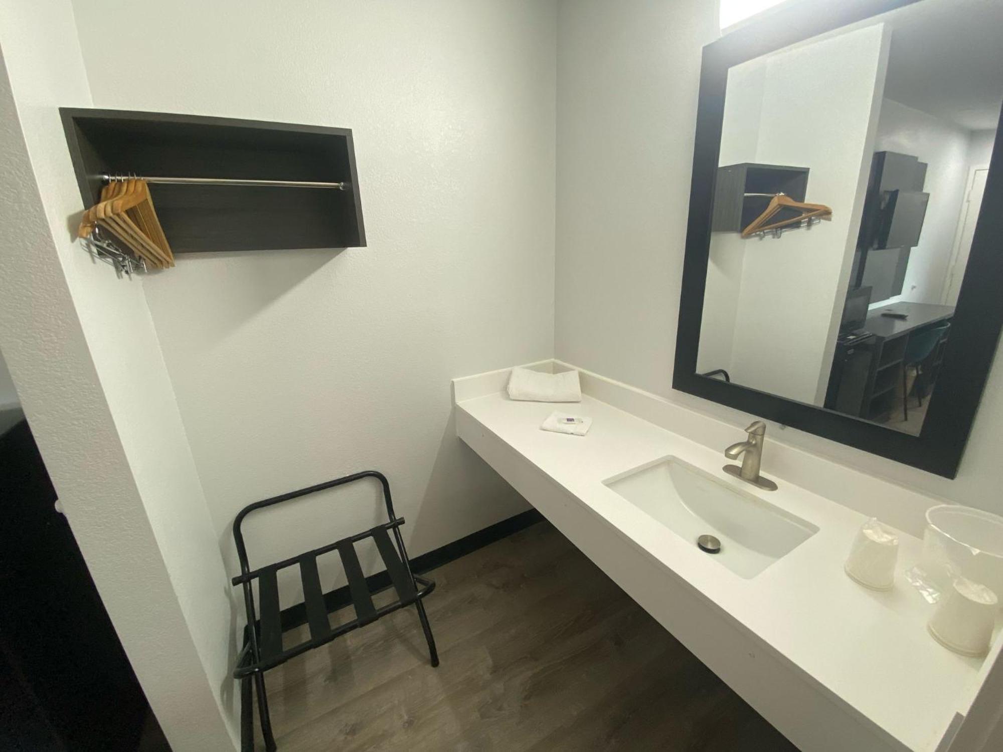 Hotel 6-windsor Locks, Ct - Hartford Windsor Locks