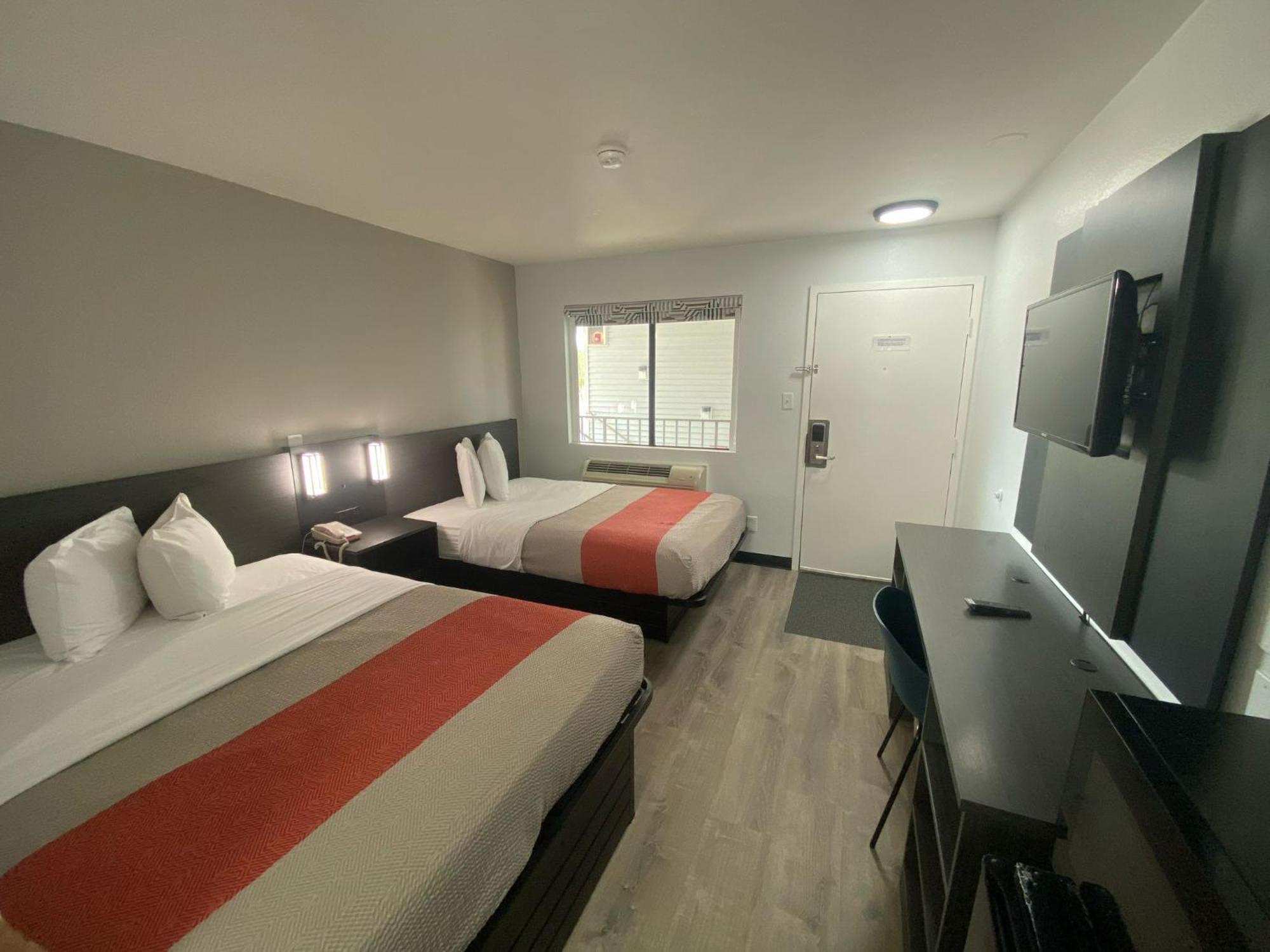 Hotel 6-windsor Locks, Ct - Hartford
