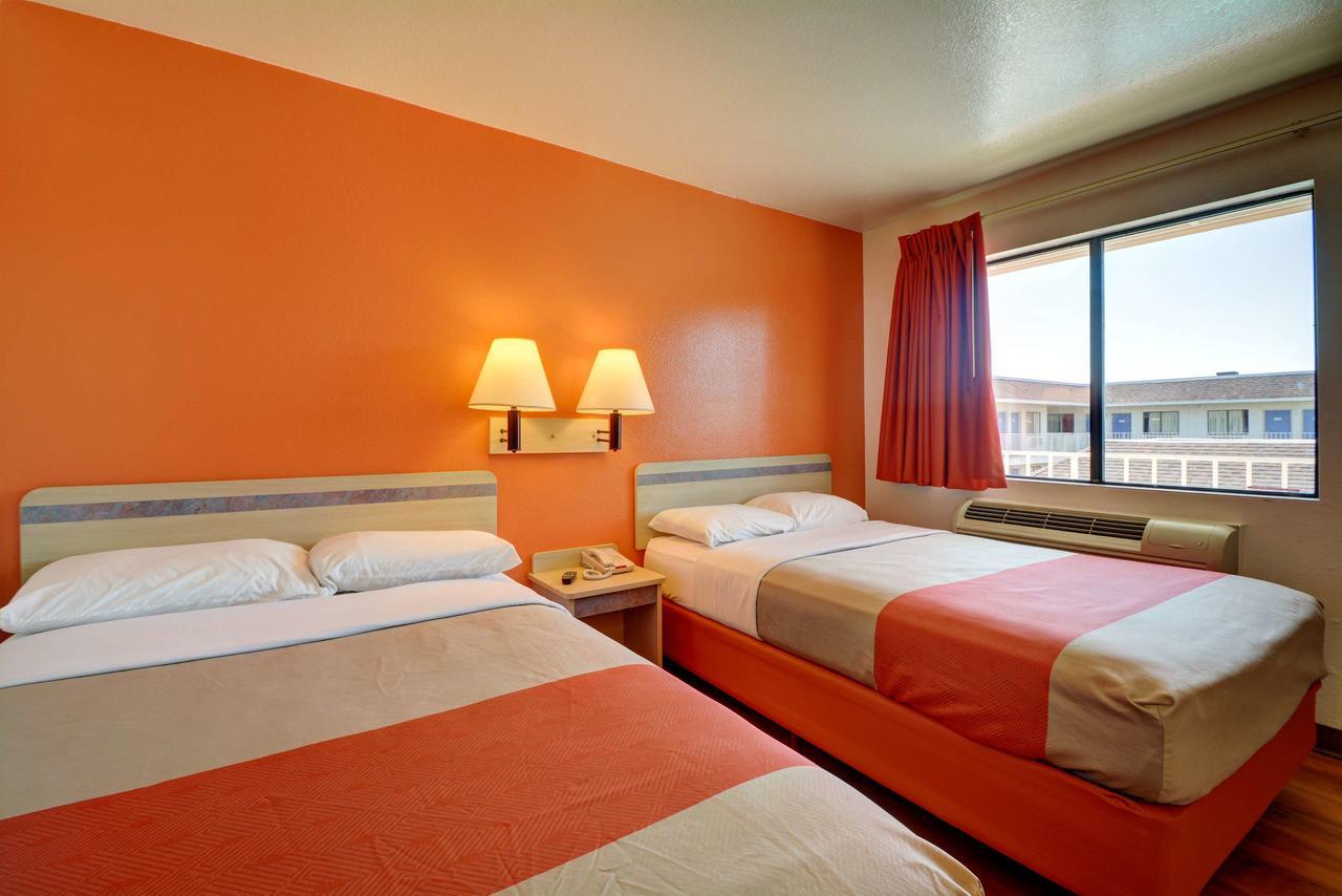 Hotel 6-windsor Locks, Ct - Hartford 2*
