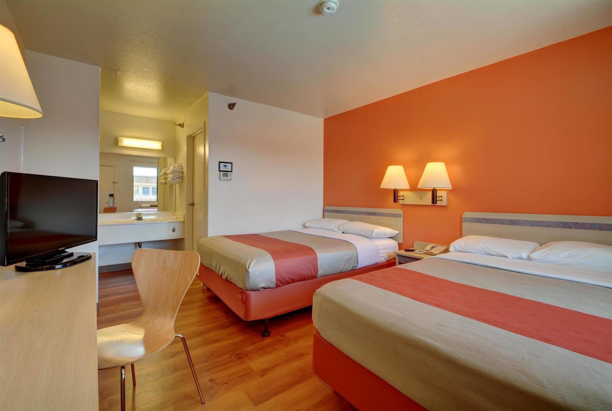 6-windsor Locks, Ct - Hartford 2*
