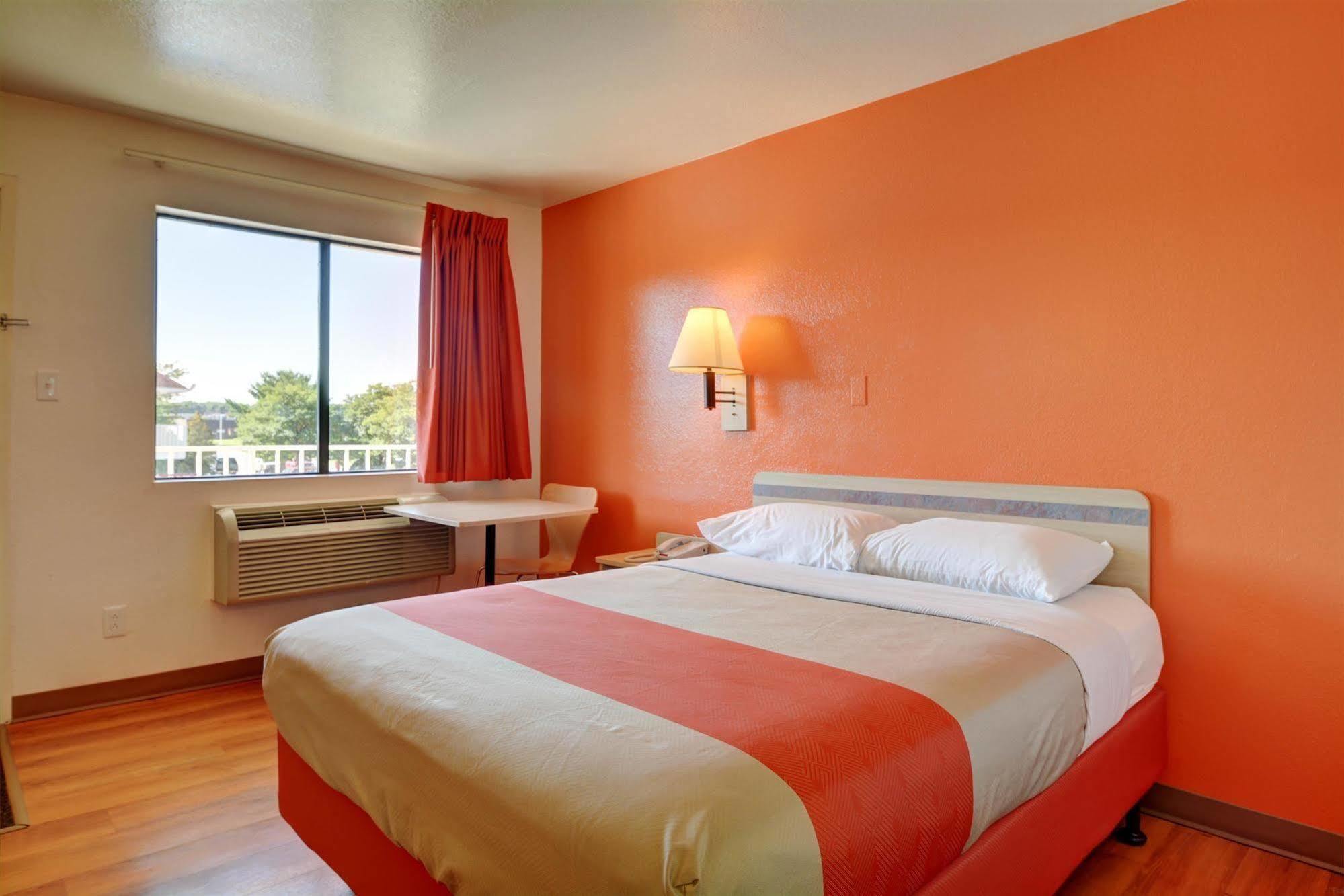 Hotel 6-windsor Locks, Ct - Hartford Windsor Locks