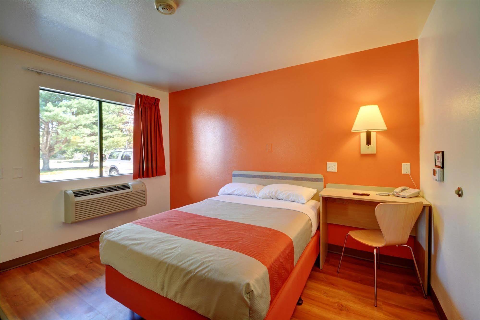 Hotel 6-windsor Locks, Ct - Hartford