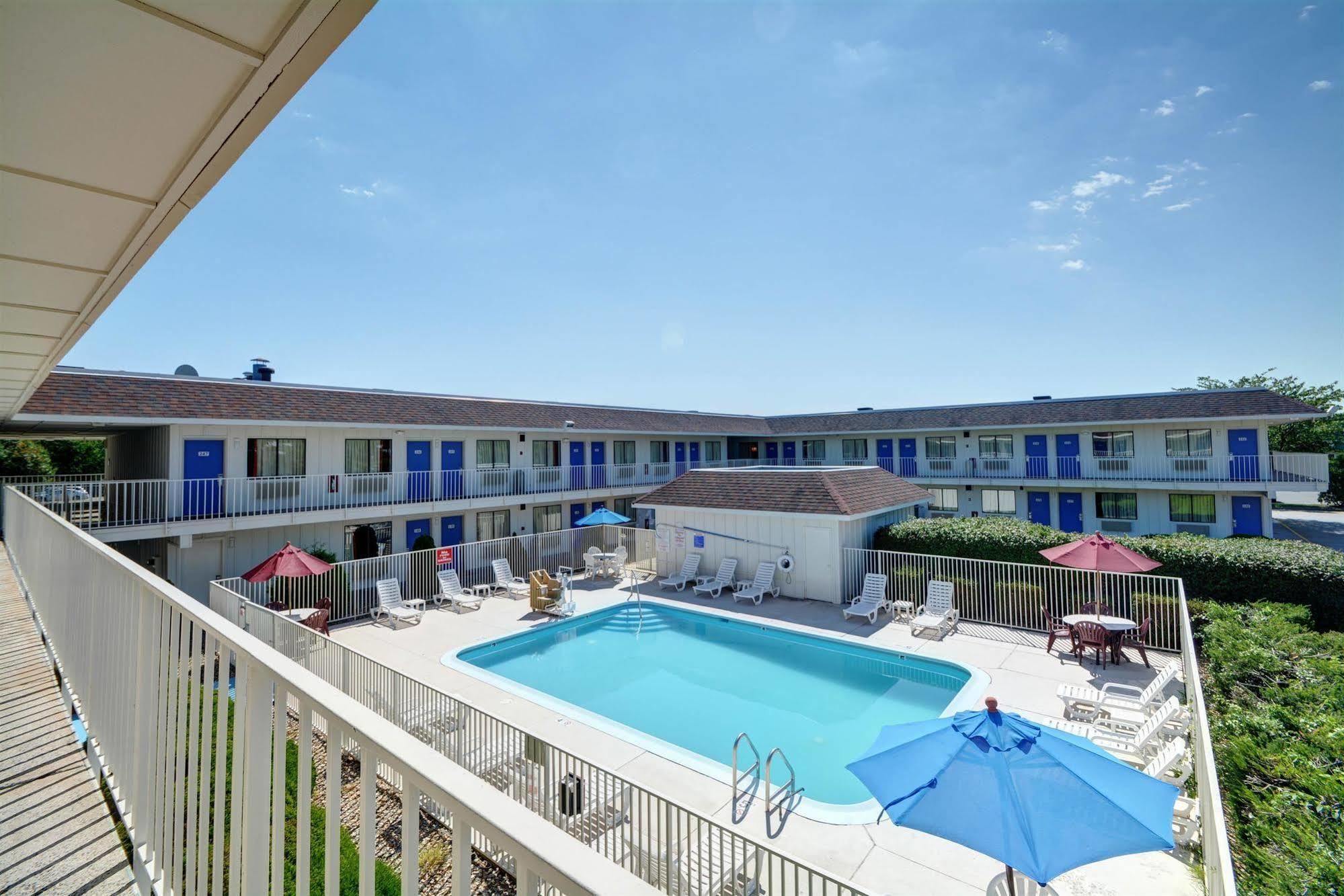 Hotel 6-windsor Locks, Ct - Hartford
