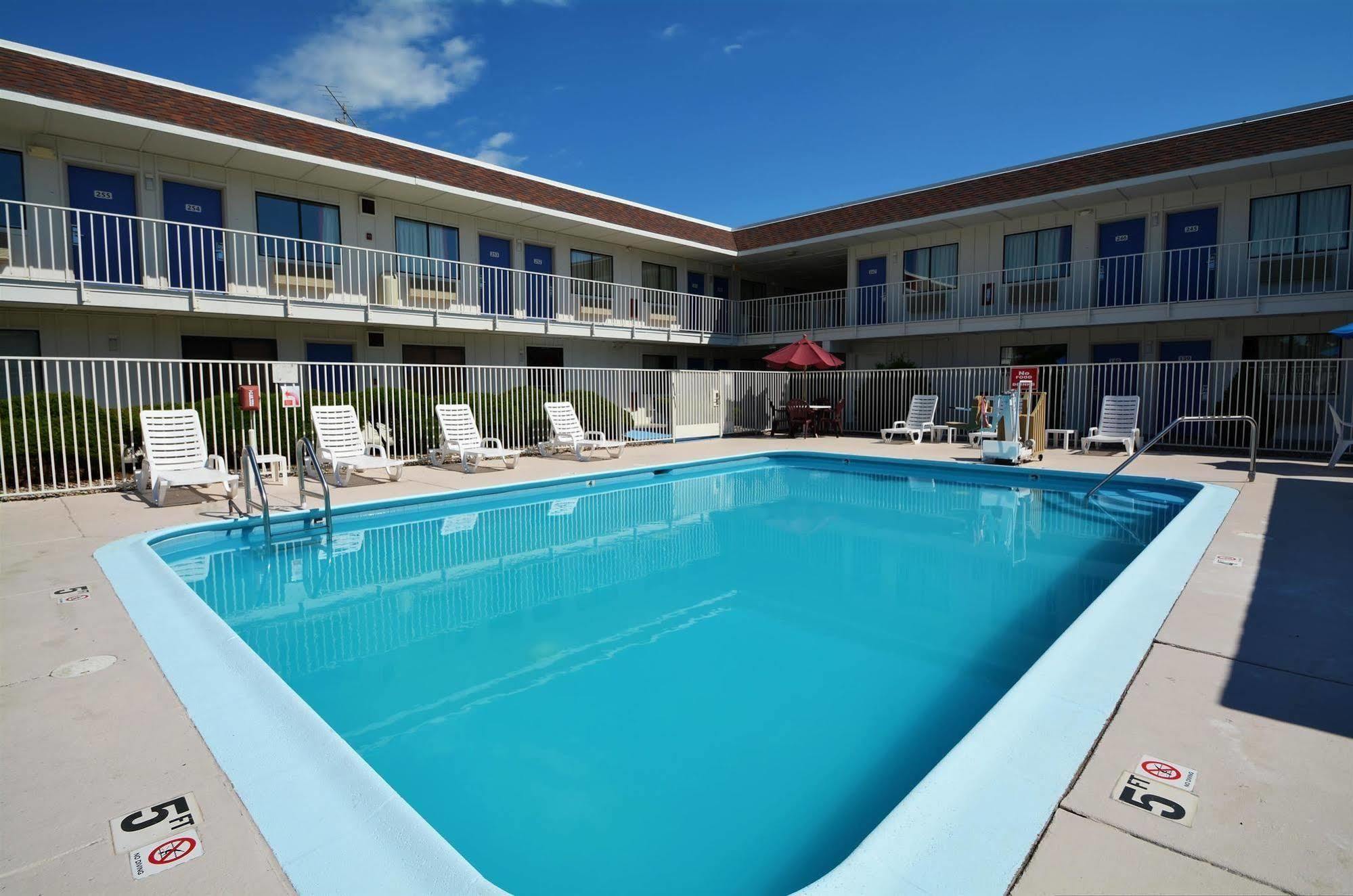 Hotel 6-windsor Locks, Ct - Hartford 2*
