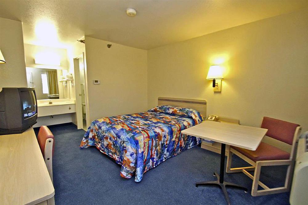 Hotel 6-windsor Locks, Ct - Hartford Windsor Locks