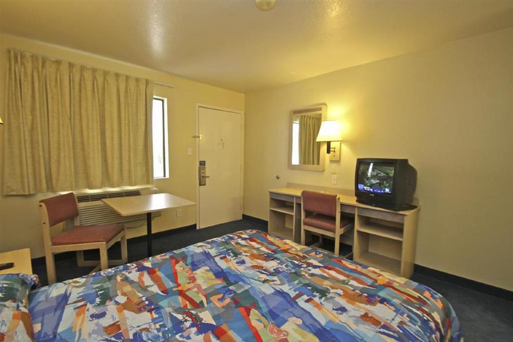 6-windsor Locks, Ct - Hartford Hotel 2*